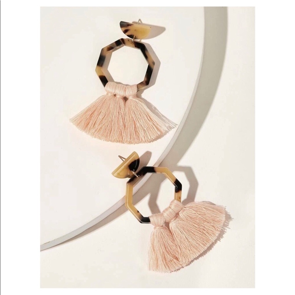 5/$25 Elegant styling Earrings